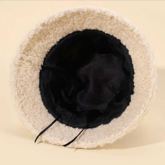 *NWOT!* Cute Bear Embroidered Bucket Hat - Picture 10 of 11